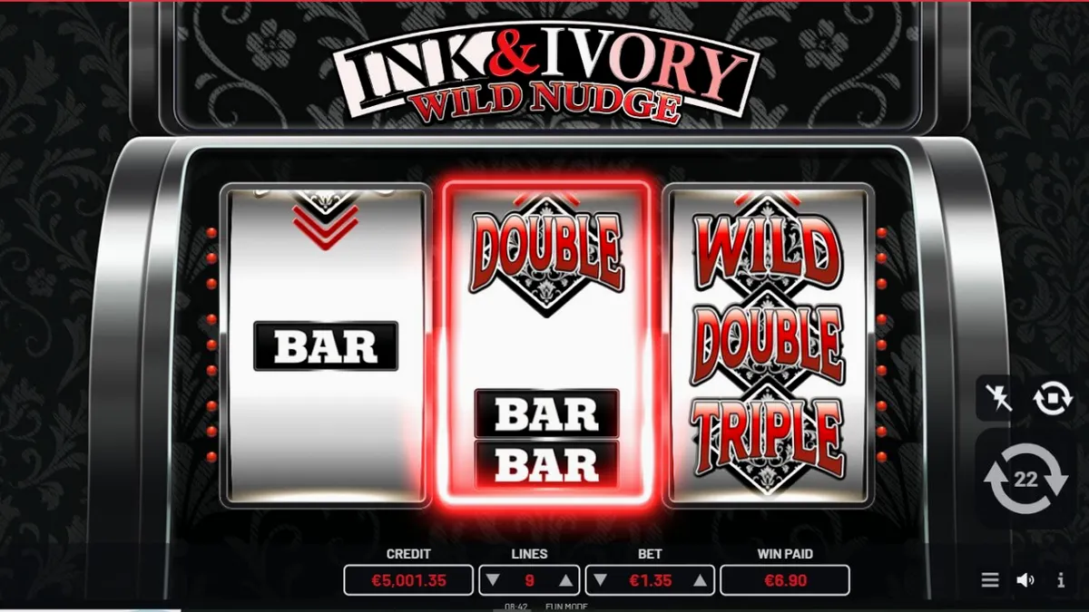 Tampilan layar mobile slot Ink & Ivory dengan desain minimalis hitam putih